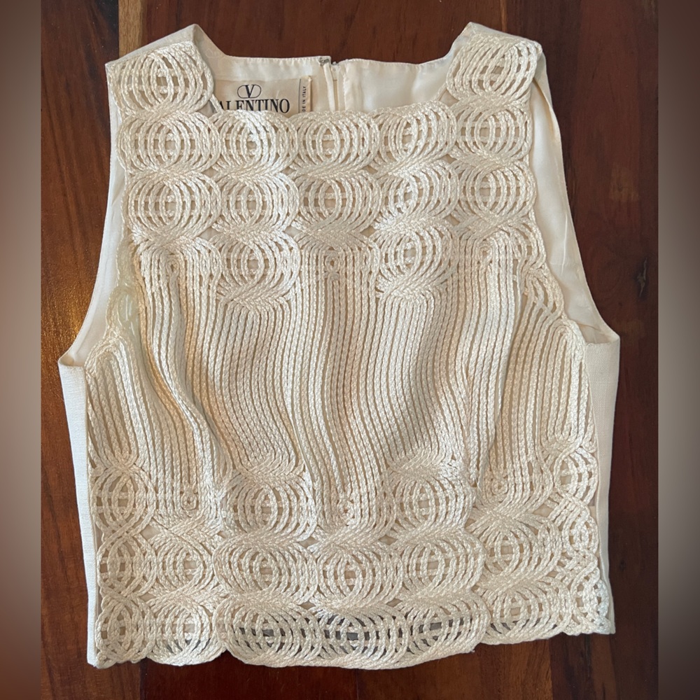 VALENTINO

EMBROIDERED OVERLAY SHELL TOP